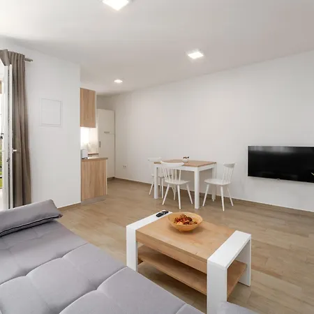 Dani's Place Appartamento *